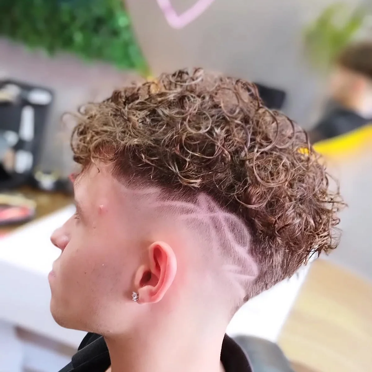 HÜSEYİN KARAKAYA · PROFESSIONAL MEN'S GROOMING